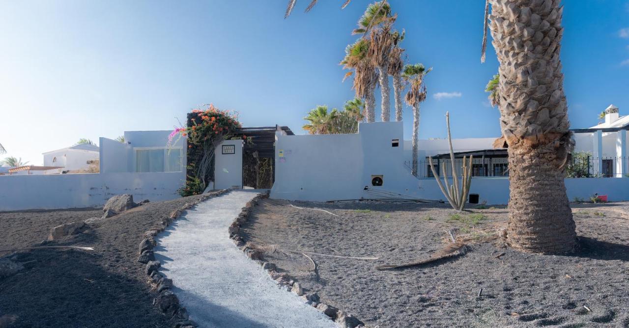 Luxury Estudio En Playa Roca A Primera Linea Del Mar Costa Teguise Exterior photo